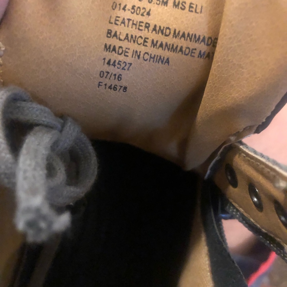 Midsize Shoe great shape - Picture 2 of 2